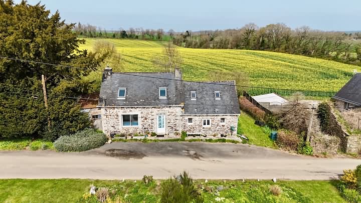 3 bed stone house for sale near Kergloff