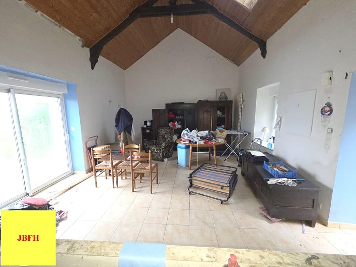 Maison en pierre de 2 chambres à vendre près de Le Sourn