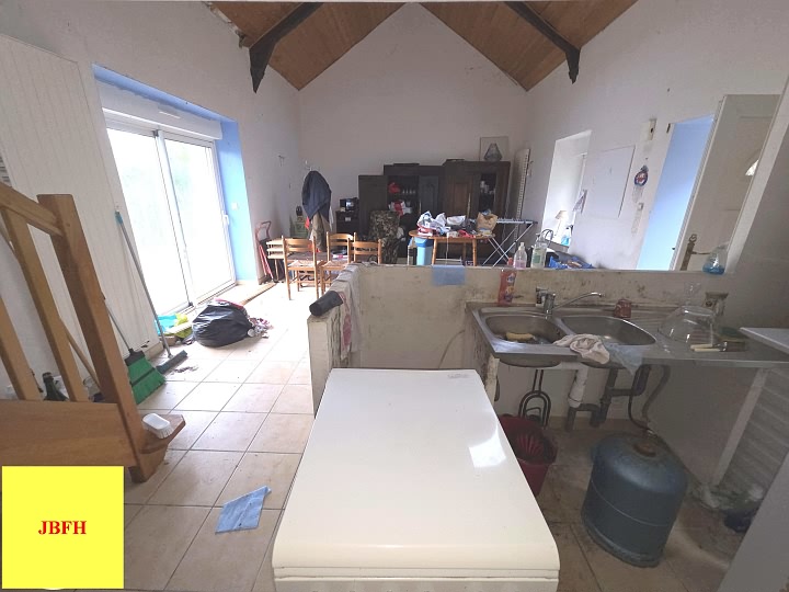 Maison en pierre de 2 chambres à vendre près de Le Sourn