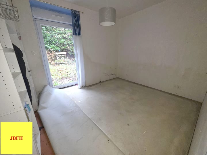 Maison en pierre de 2 chambres à vendre près de Le Sourn