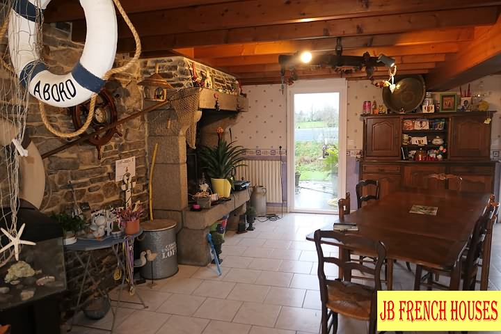 Natuurstenen huis met 3 slaapkamers te koop nabij Lapenty