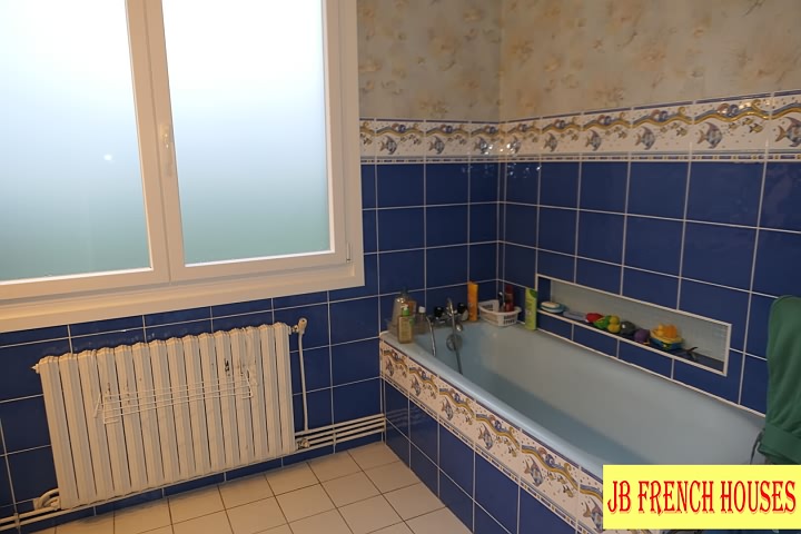 Natuurstenen huis met 3 slaapkamers te koop nabij Lapenty