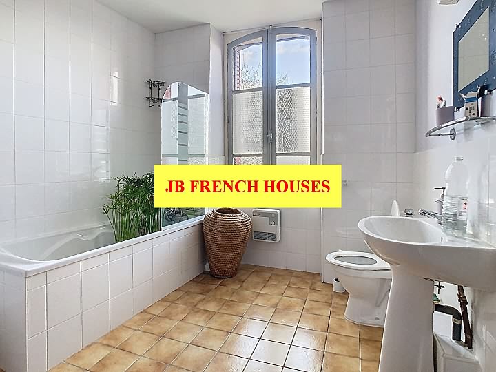 Maison en pierre de 3 chambres à vendre près de Mohon