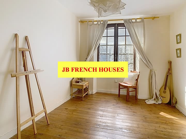Maison en pierre de 3 chambres à vendre près de Mohon