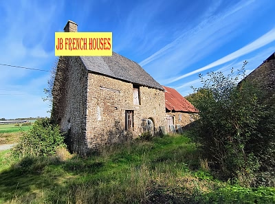 Stone house to renovate near Lesbois