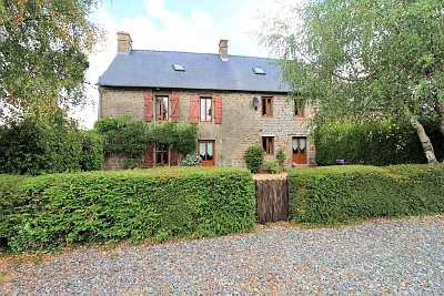 5 bed stone house for sale near Lesbois