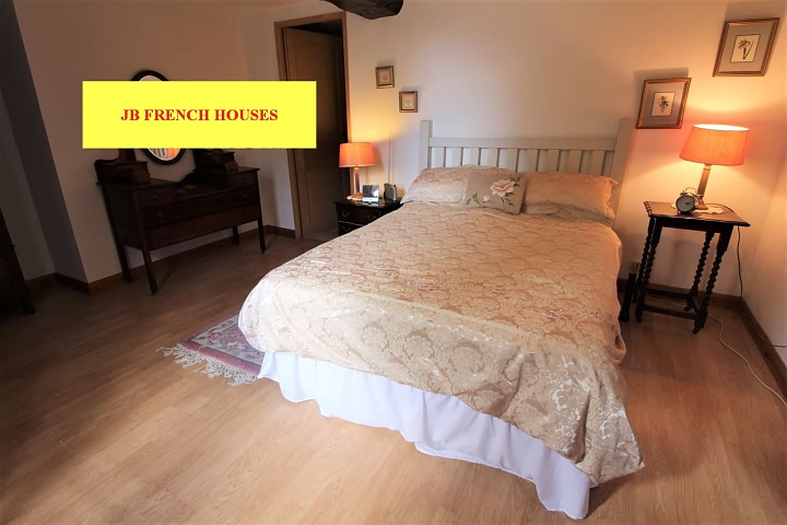 5 bed stone house for sale near Lesbois