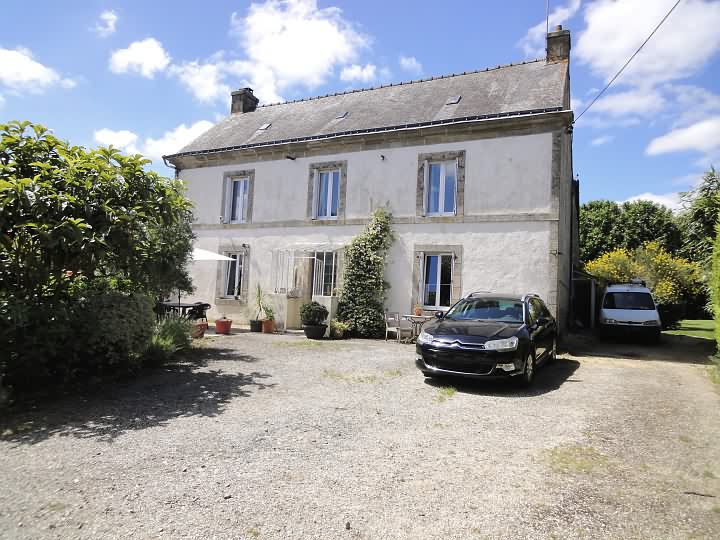2 bed stone house for sale near Bever