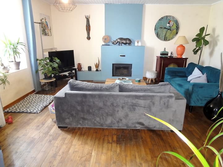 2 bed stone house for sale near Bever