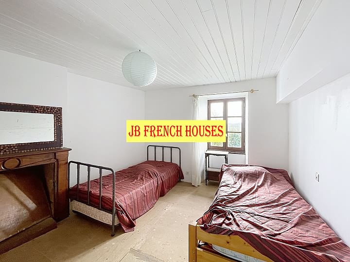4 bed stone house for sale near Colomel