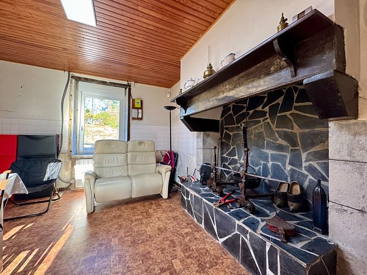 2 bed stone house for sale near Pays de Glazik