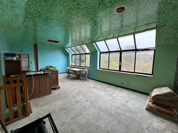 Stone house to renovate near Lanvellec