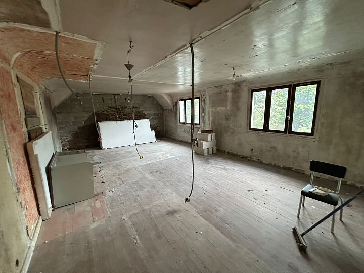 Stone house to renovate near Lanvellec