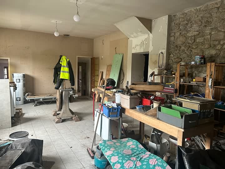 Stone house to renovate near Lanvellec