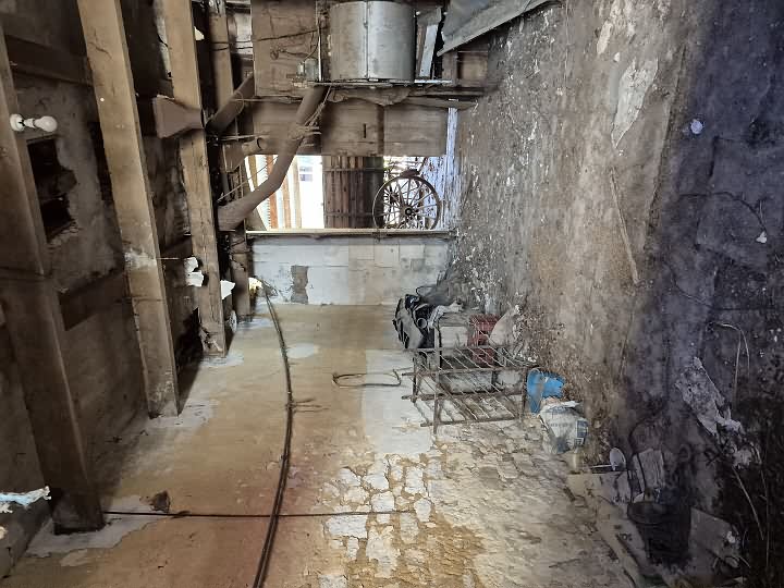 Stone barn to renovate near Goulat