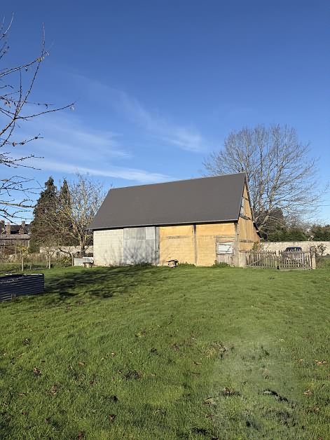 Barn to renovate near Lapenty