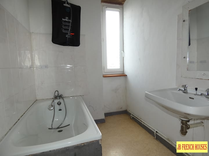 4 bed stone house for sale near Lapenty