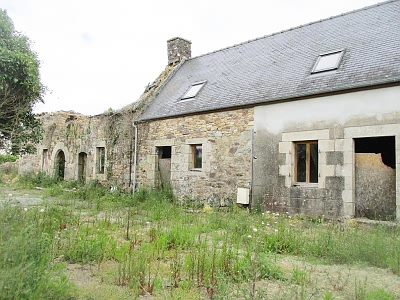 Farmhouse to renovate near Keraden