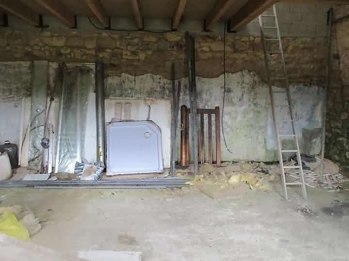 Farmhouse to renovate near Keraden
