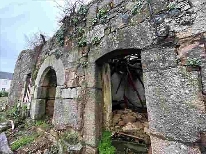 Farmhouse to renovate near Keraden