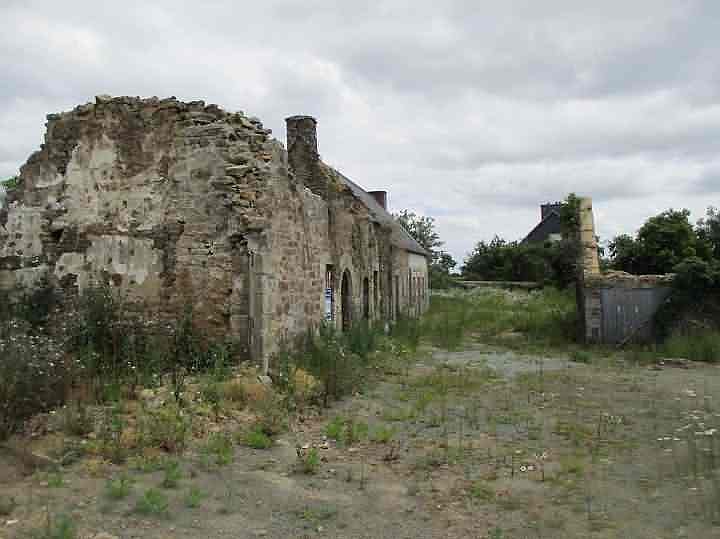 Farmhouse to renovate near Keraden