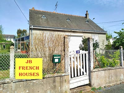 Maison en pierre de 2 chambres à vendre près de Le Sourn