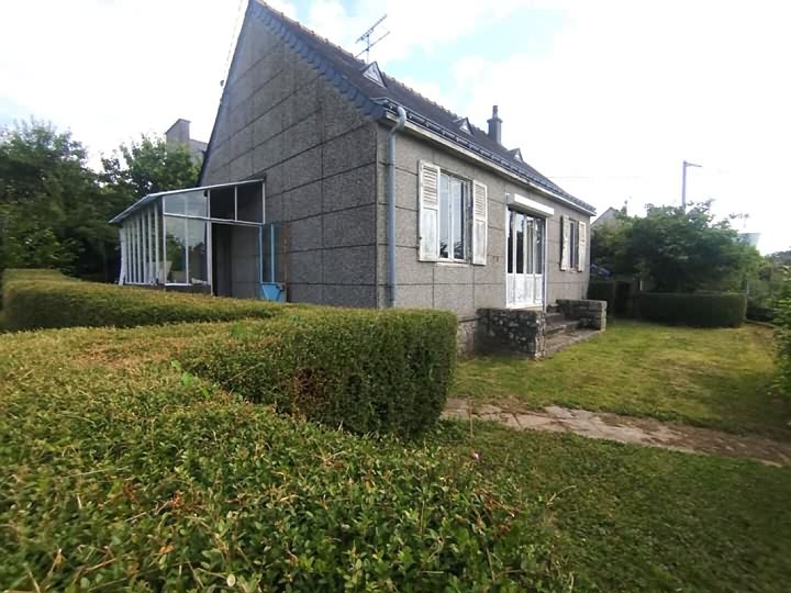 Maison en pierre de 2 chambres à vendre près de Le Sourn