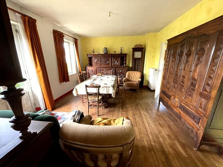 Maison en pierre de 2 chambres à vendre près de Le Sourn