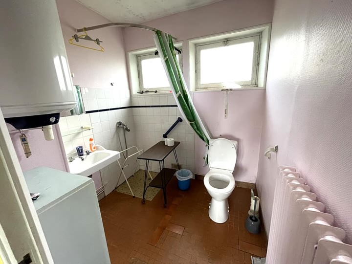 Maison en pierre de 2 chambres à vendre près de Le Sourn