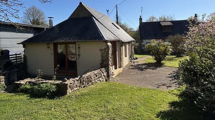 4 bed stone house for sale near Lesbois