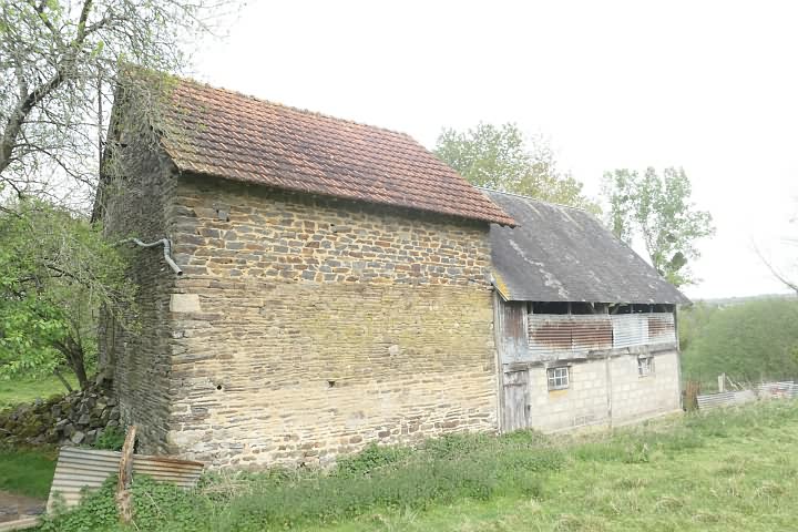 Stone barn to renovate near Vengeons