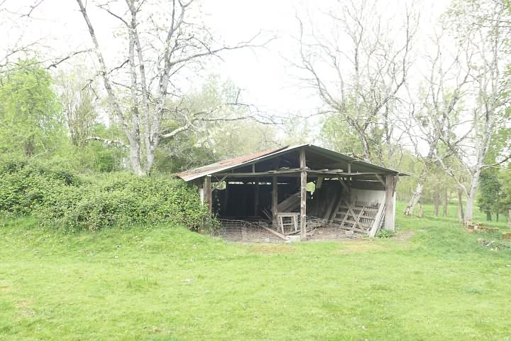 Stone barn to renovate near Vengeons