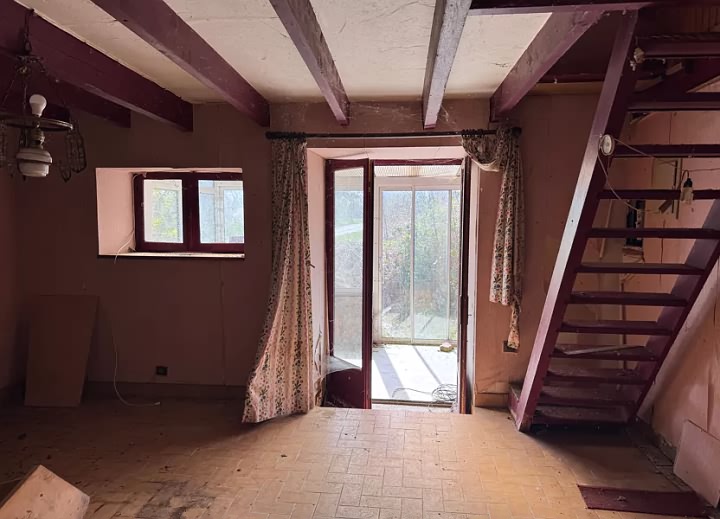 House to renovate near Bonen