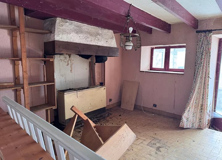 House to renovate near Bonen