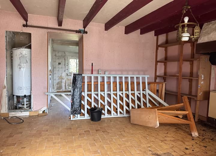 House to renovate near Bonen