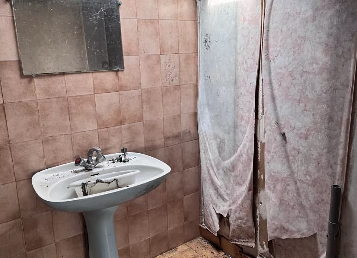 House to renovate near Bonen