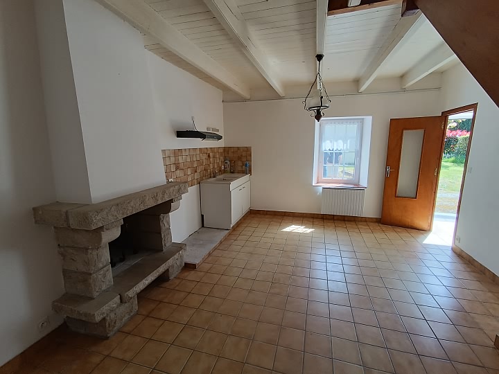Stone longère de 3 chambres à vendre près de Bothoa