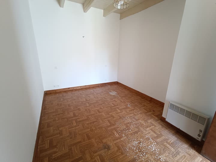 Stone longère de 3 chambres à vendre près de Bothoa
