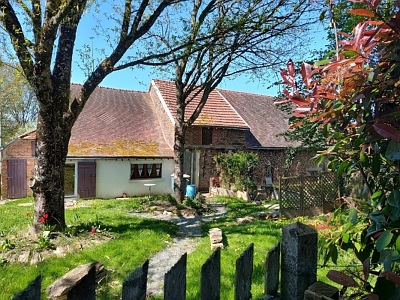 Natuurstenen huis met 3 slaapkamers te koop nabij Gest