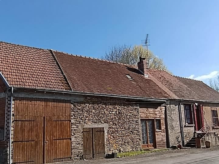 Natuurstenen huis met 3 slaapkamers te koop nabij Gest