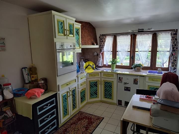 Natuurstenen huis met 3 slaapkamers te koop nabij Gest