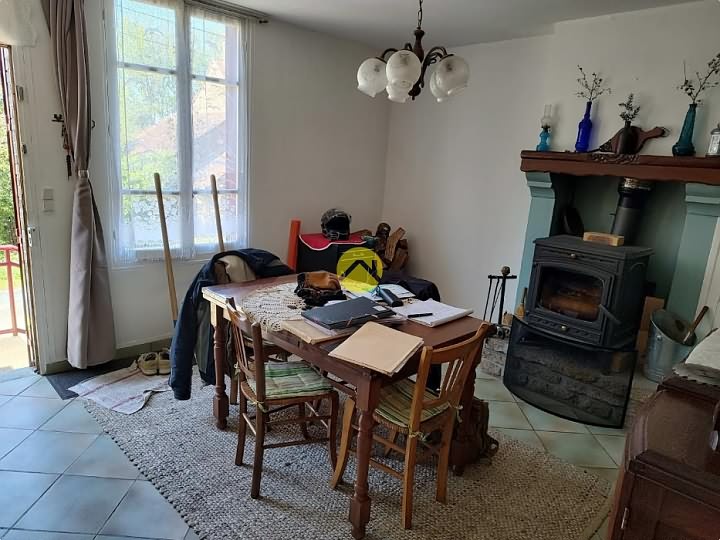 Natuurstenen huis met 3 slaapkamers te koop nabij Gest
