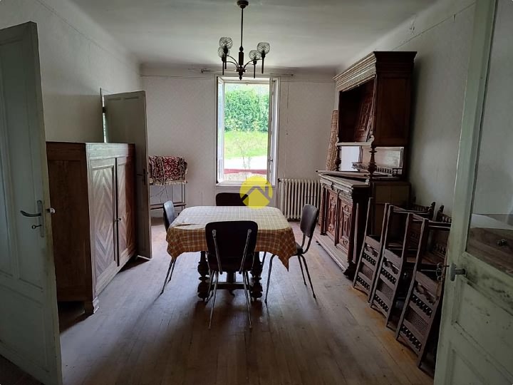 Natuurstenen huis met 5 slaapkamers te koop nabij Gest