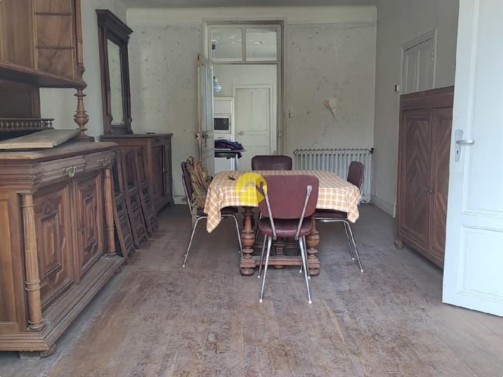 Natuurstenen huis met 5 slaapkamers te koop nabij Gest