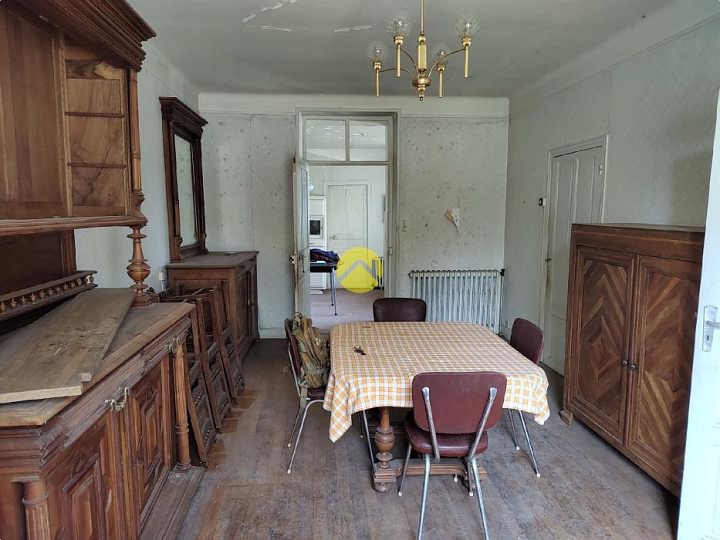 Natuurstenen huis met 5 slaapkamers te koop nabij Gest