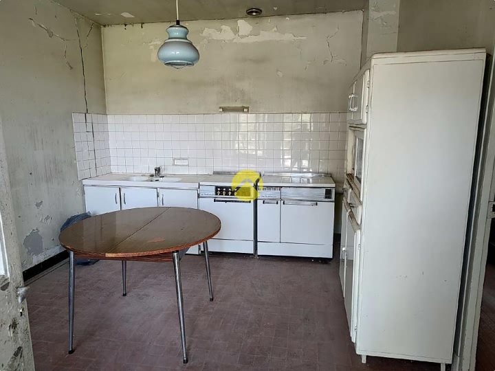 Natuurstenen huis met 5 slaapkamers te koop nabij Gest