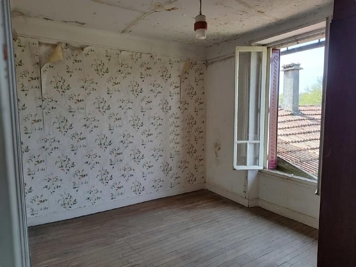 Natuurstenen huis met 5 slaapkamers te koop nabij Gest