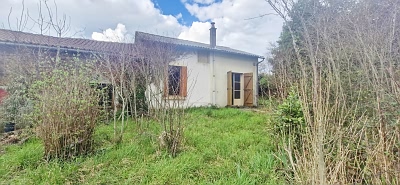 Stone house to renovate near Suaux