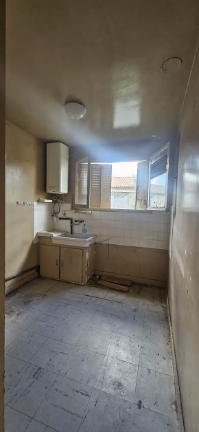 Stone house to renovate near Suaux