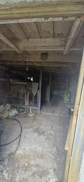 Stone house to renovate near Suaux